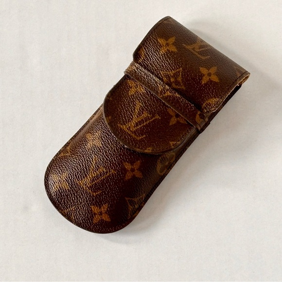 Louis Vuitton Brown Monogram 
Eyeglass Case. Rare and vintage!
👓🕶️👓A classic!👓🕶️ - Picture 1 of 10